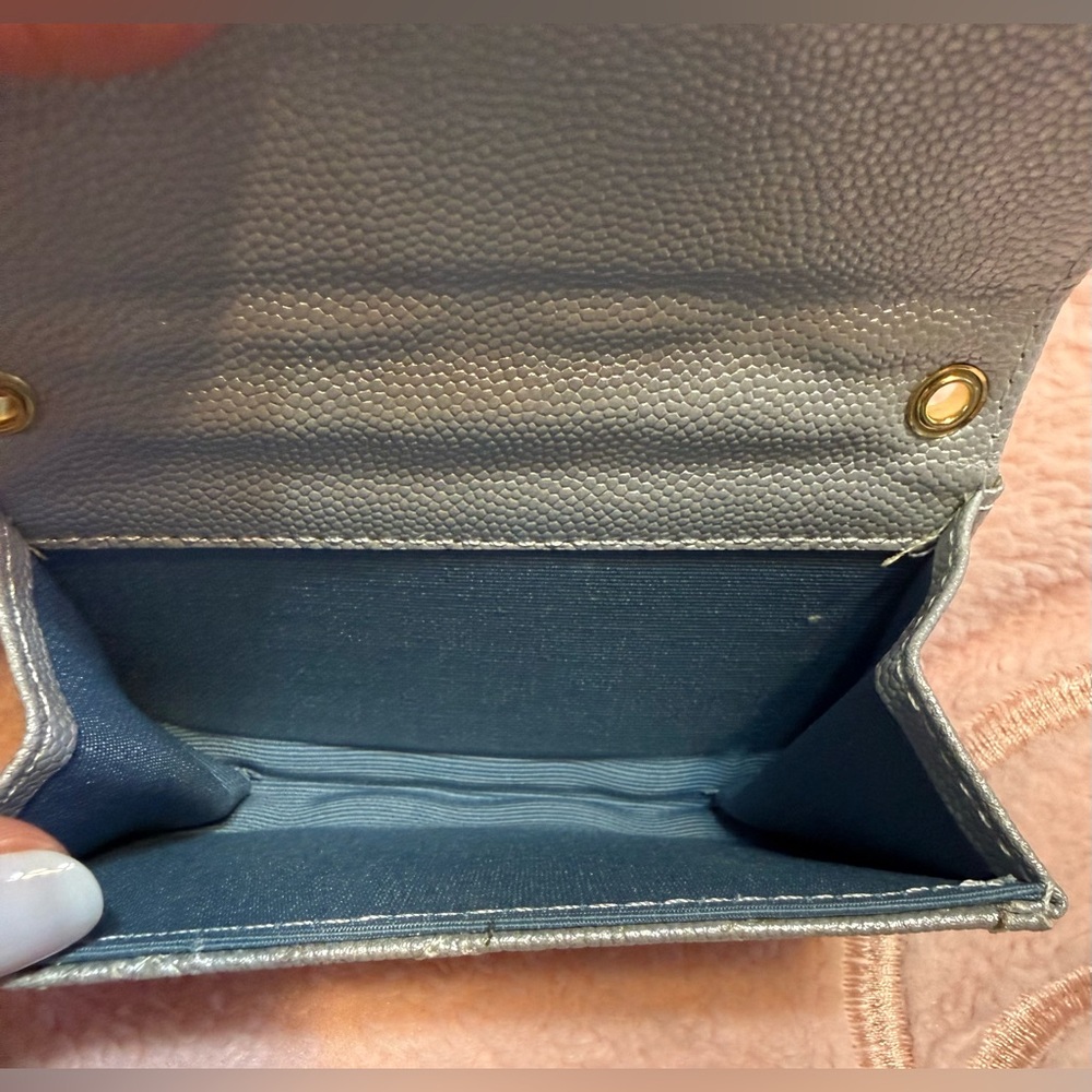 🆕 Nwot Inspired CHANEL Metallic Silver Quilted Card Wallet - Picture 3 of 3
